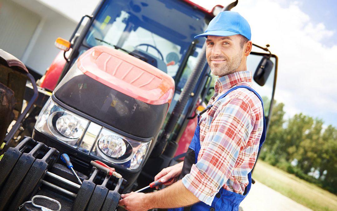 Traktori vs. ajoleikkuri: kumpi sopii maatilalle?